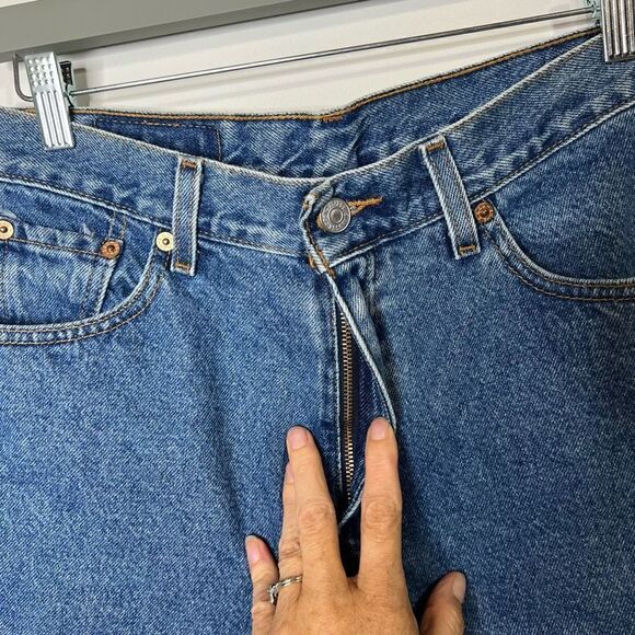 Levi's Classic Blue Denim Shorts - Picture 6 of 9